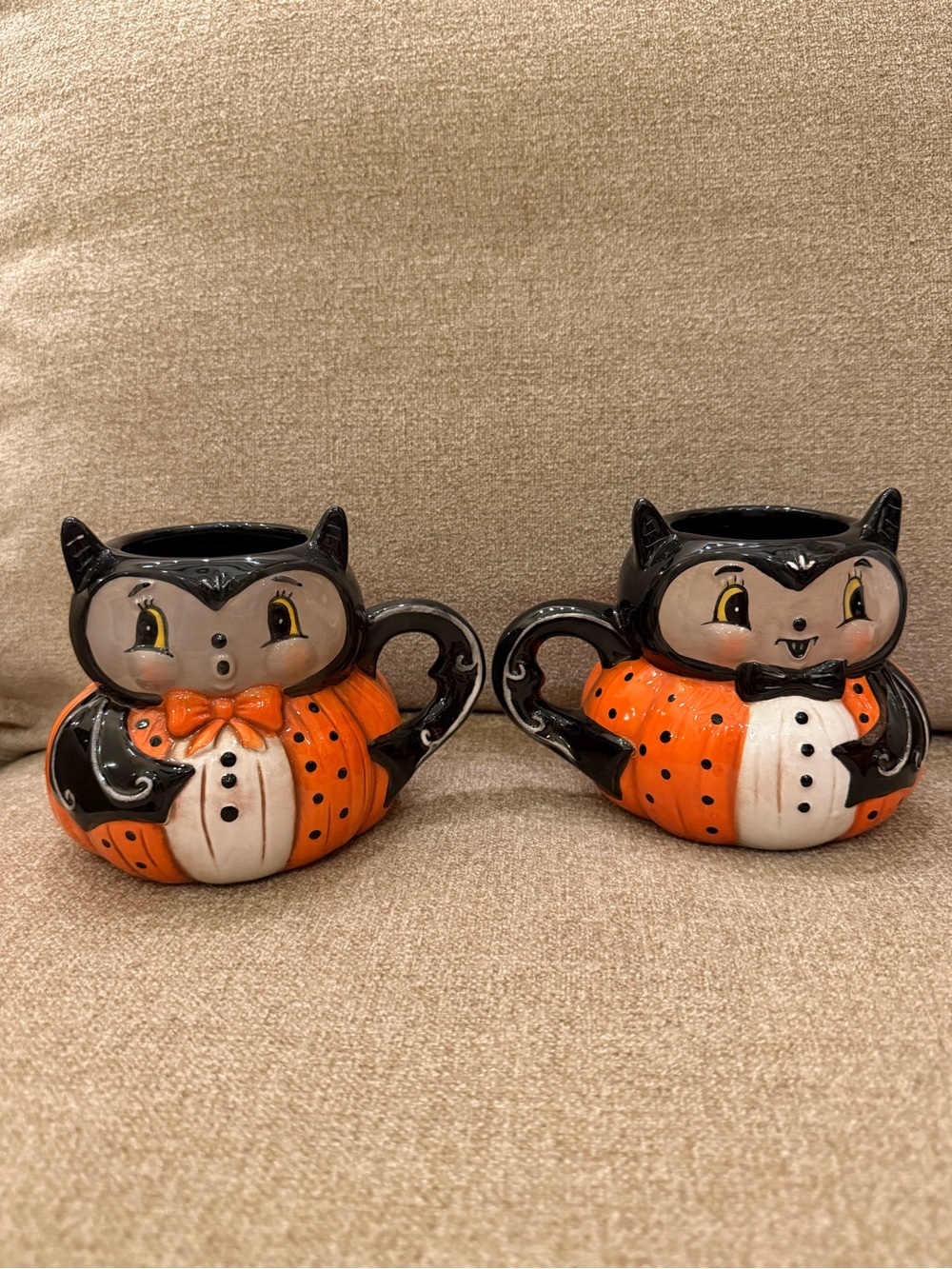 Johanna Parker Bat Smiling Shocked Vintage Halloween Ceramic Set of 2 Mugs New